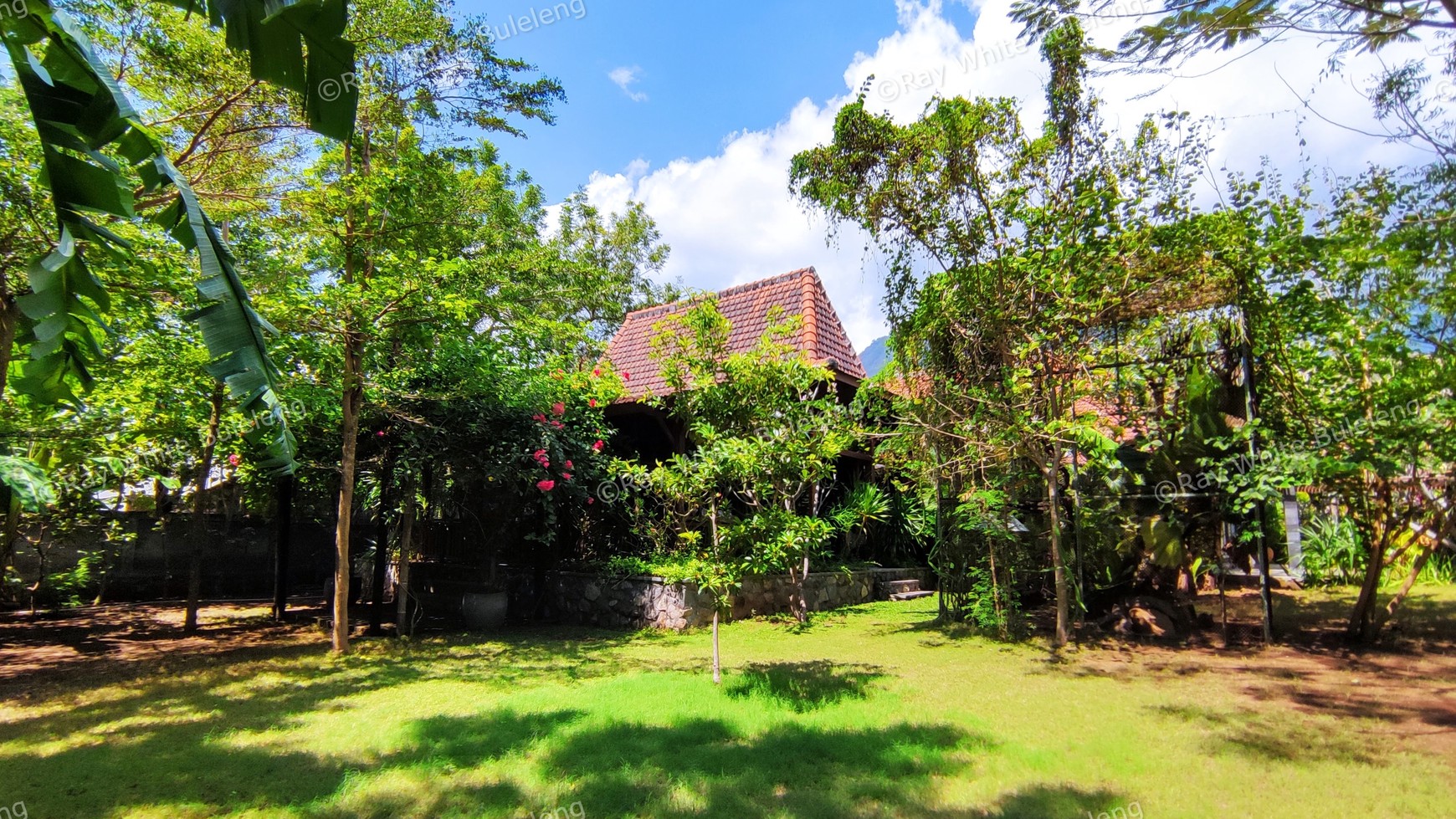 STUNNING FREEHOLD VILLA IN PEMUTERAN