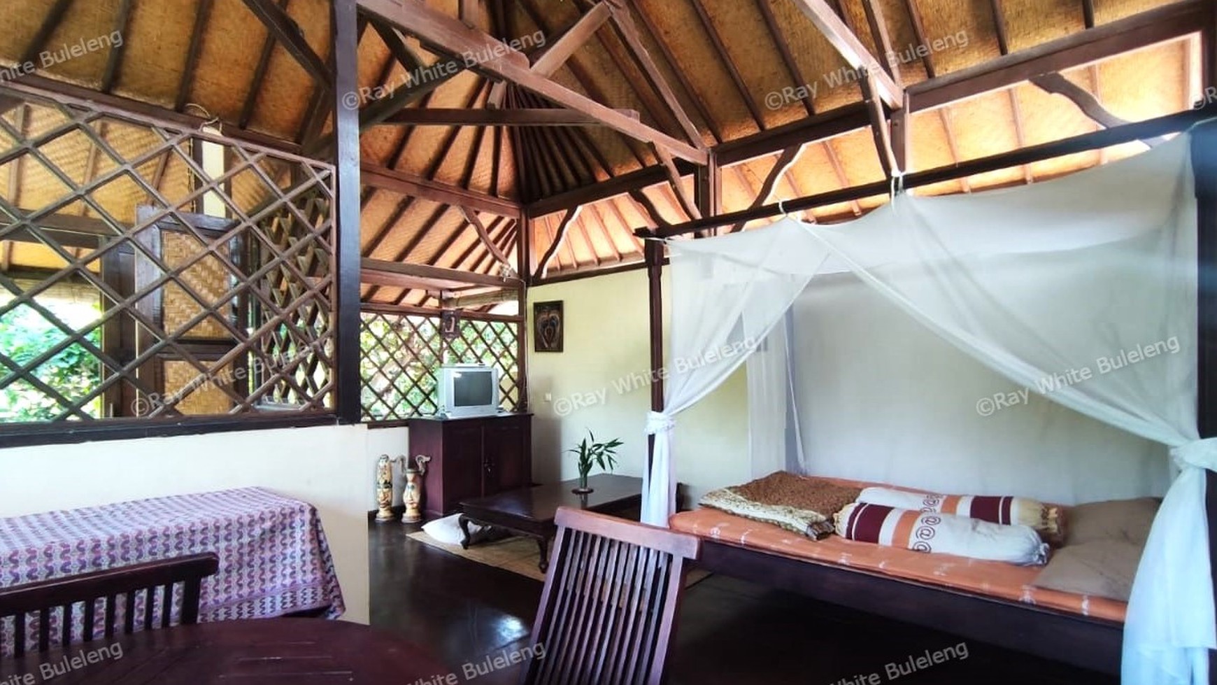 SPACIOUS 4-BEDROOM HOUSE FOR RENT IN CENTRAL LOVINA - NEAR BEACH AND LOCAL AMENITIES