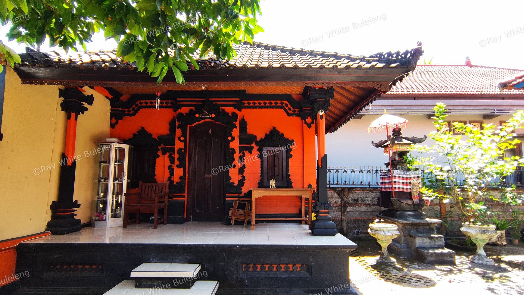 POTENTIAL BALINESE STYLE HOUSE IN A QUIET AREA