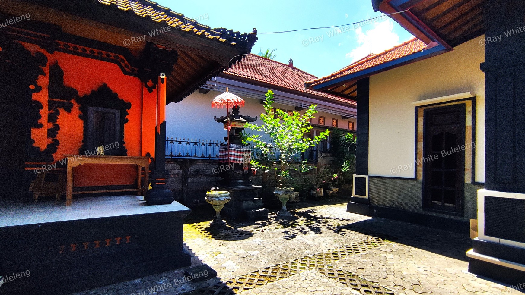 POTENTIAL BALINESE STYLE HOUSE IN A QUIET AREA