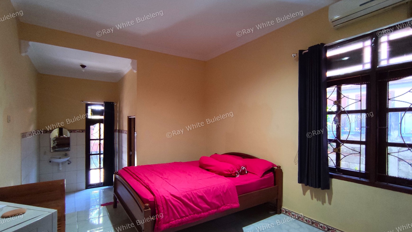POTENTIAL BALINESE STYLE HOUSE IN A QUIET AREA