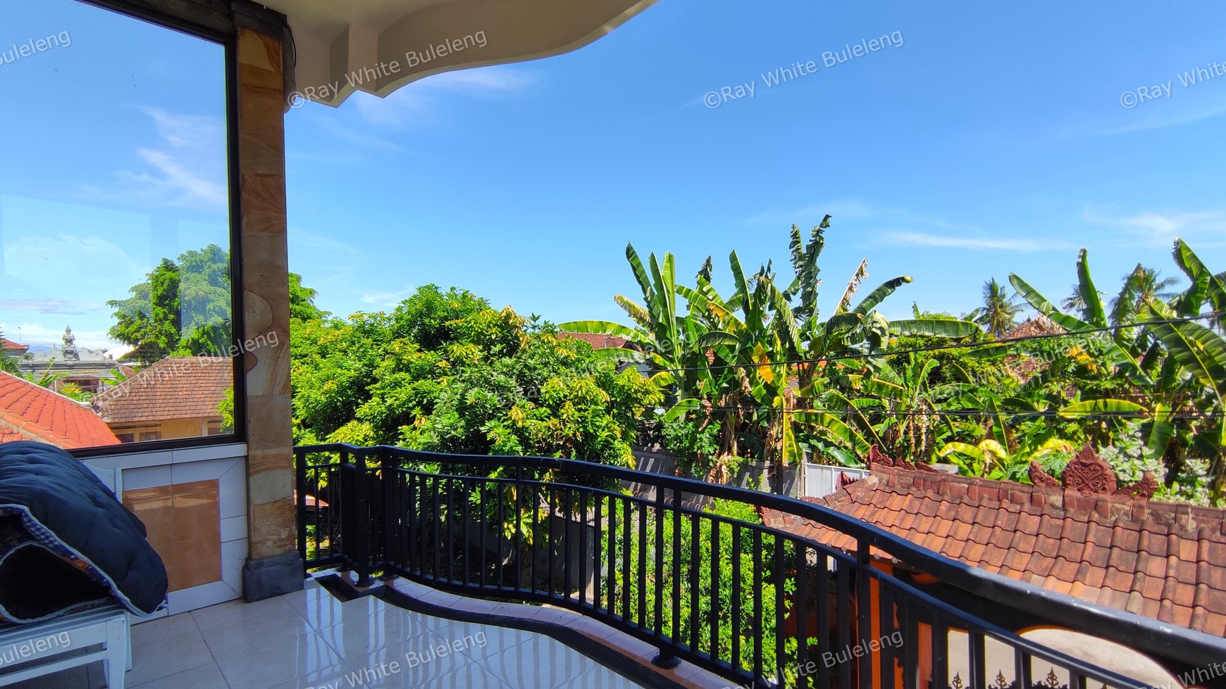 POTENTIAL BALINESE STYLE HOUSE IN A QUIET AREA