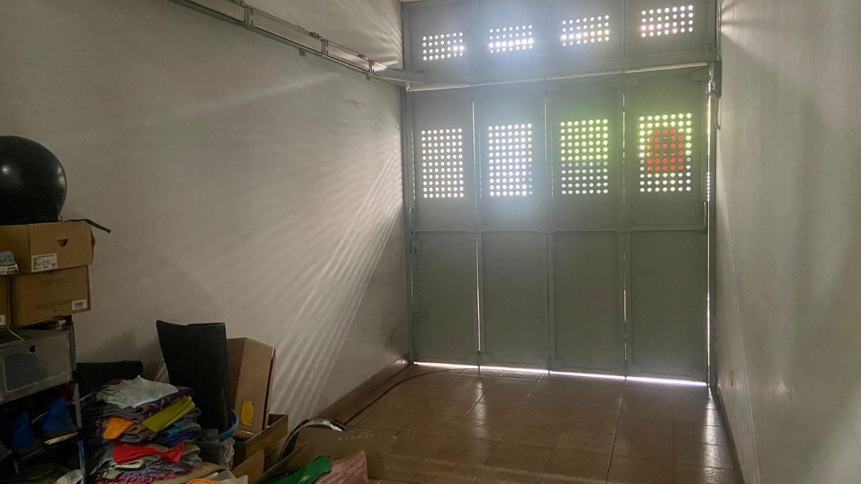 Rumah 1½ Lantai Siap Huni dengan Hunian Nyaman dan Asri di @Joglo, Jakarta Barat