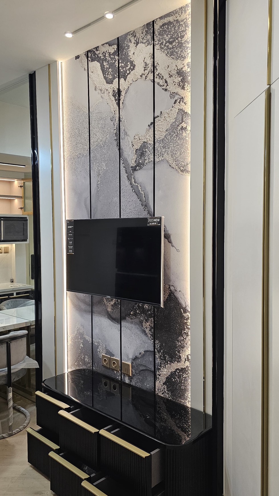 DIJUAL APARTEMEN SEMI FURNISHED PAKUWON CITY MAL SIAP HUNI - TOWER AMOR, Surabaya Timur