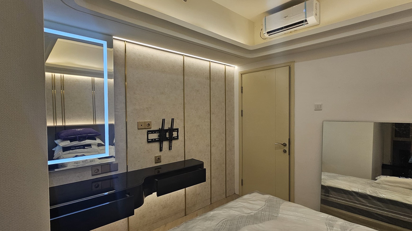 DIJUAL APARTEMEN SEMI FURNISHED PAKUWON CITY MAL SIAP HUNI - TOWER AMOR, Surabaya Timur