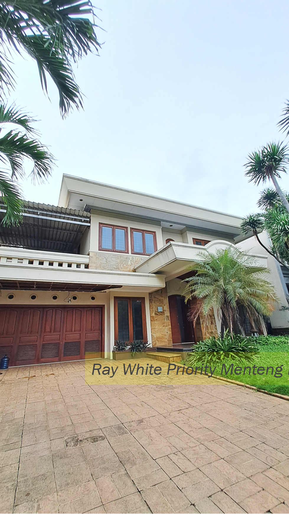 Rumah Mewah di Kawasan Elite Pondok Indah, Jakarta Selatan.
