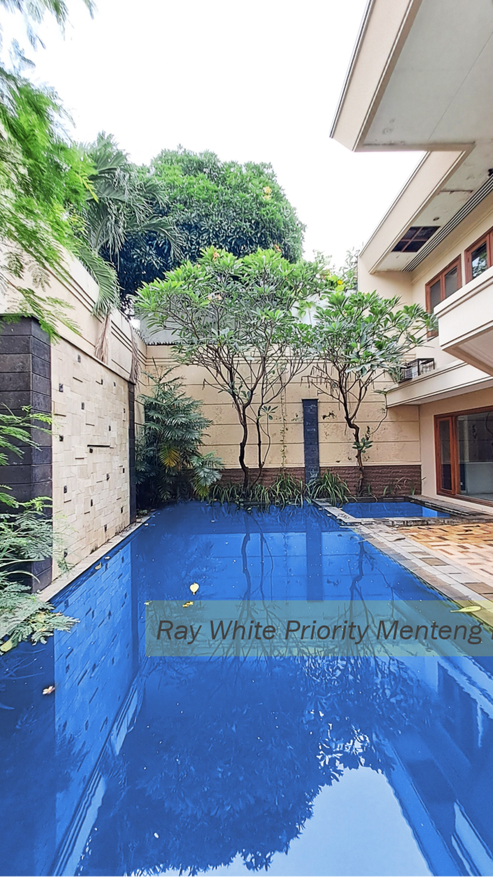 Rumah Mewah di Kawasan Elite Pondok Indah, Jakarta Selatan.