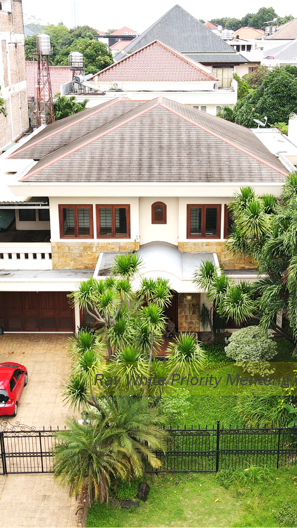 Rumah Mewah di Kawasan Elite Pondok Indah, Jakarta Selatan.