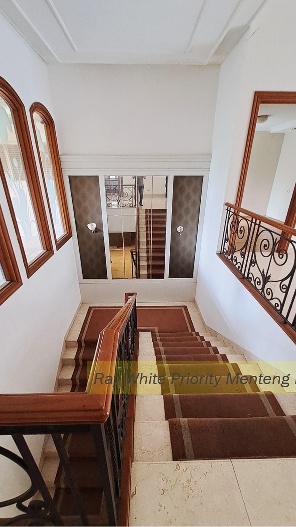 Rumah Mewah di Kawasan Elite Pondok Indah, Jakarta Selatan.