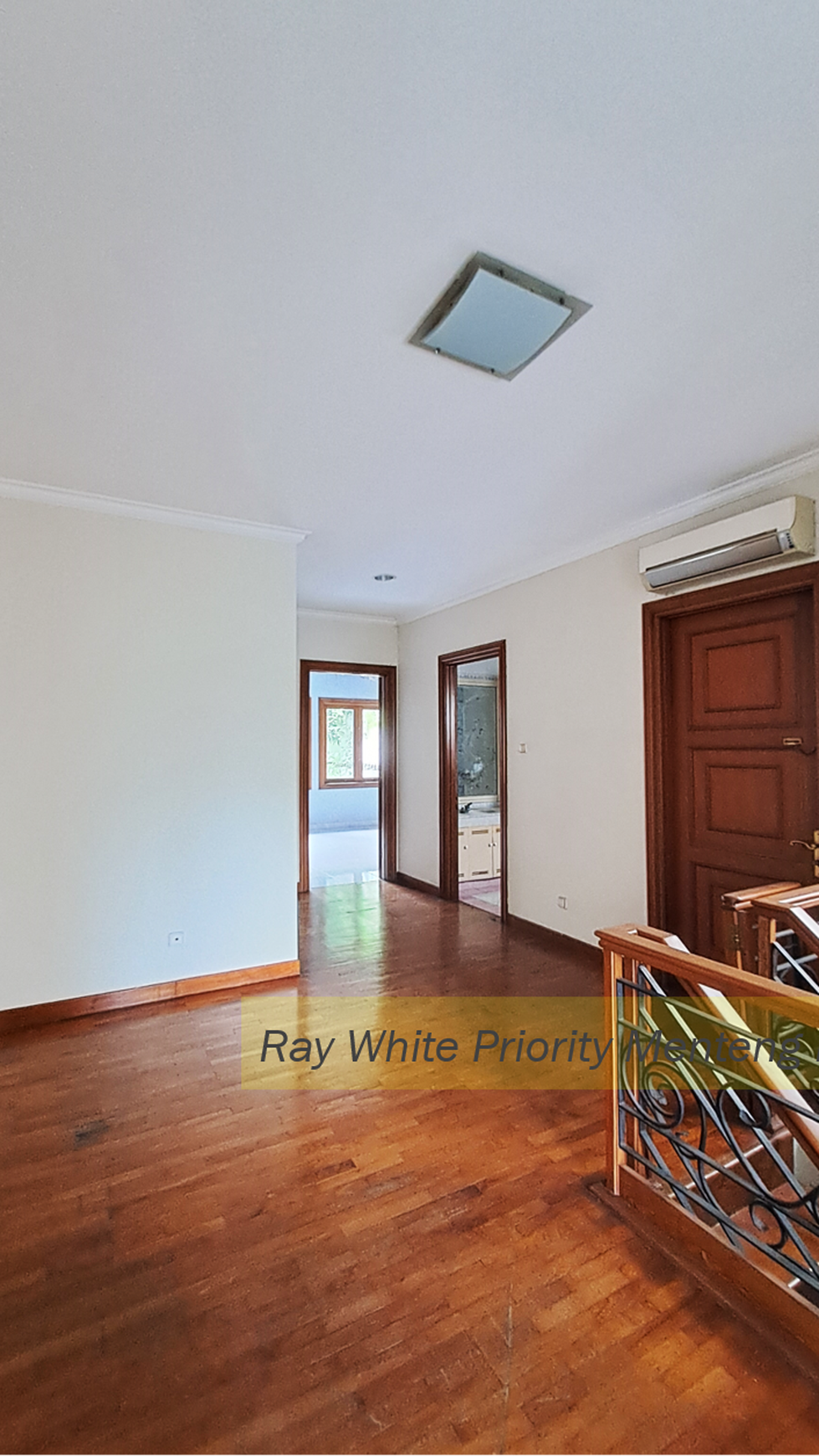 Rumah Mewah di Kawasan Elite Pondok Indah, Jakarta Selatan.