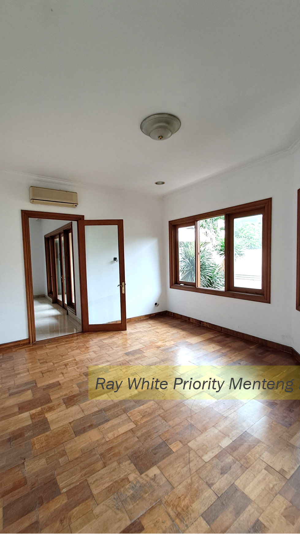 Rumah Mewah di Kawasan Elite Pondok Indah, Jakarta Selatan.