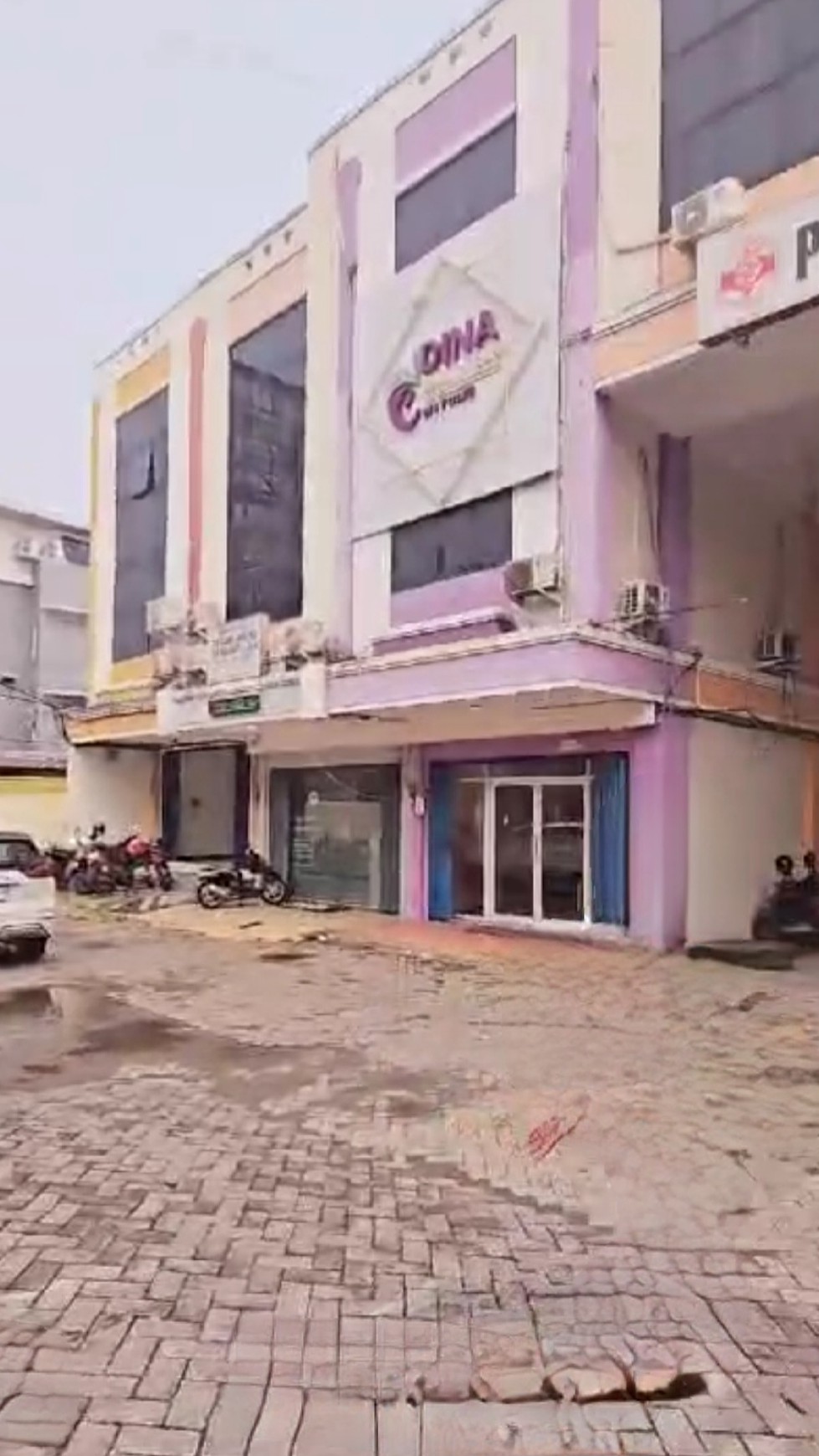 Murah Rp. 3 Milyar-an Dijual Ruko Raya Wiyung -Hadap Nol Jalan Raya Kembar Samping Royal Residence - Parkiran Luas Komersial Area Cocok Buat Segala Usaha, Bank, Kantor, Resto, Salon, Cafe