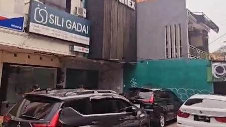 Murah Rp. 3 Milyar-an Dijual Ruko Raya Wiyung -Hadap  Nol Jalan Raya Kembar Samping Royal Residence - Parkiran Luas Komersial Area Cocok Buat Segala Usaha, Bank, Kantor, Resto, Salon, Cafe 
