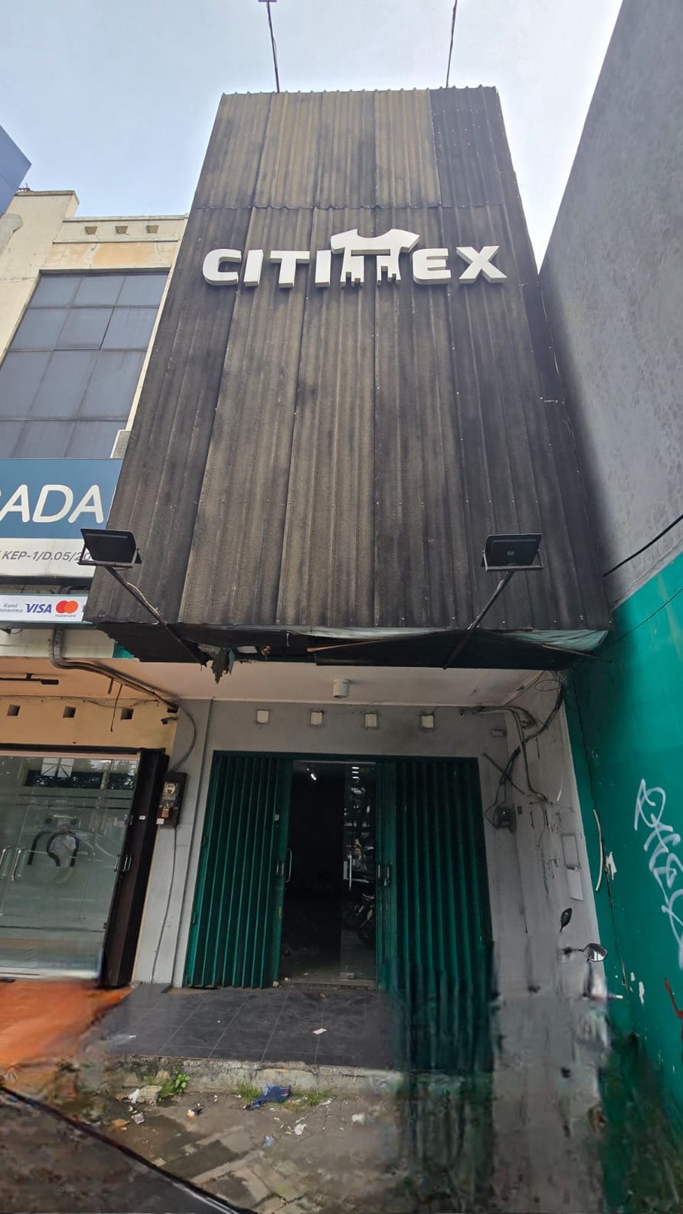 Murah Rp. 3 Milyar-an Dijual Ruko Raya Wiyung -Hadap Nol Jalan Raya Kembar Samping Royal Residence - Parkiran Luas Komersial Area Cocok Buat Segala Usaha, Bank, Kantor, Resto, Salon, Cafe
