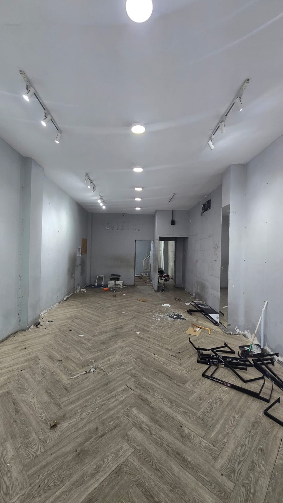 Murah Rp. 3 Milyar-an Dijual Ruko Raya Wiyung -Hadap Nol Jalan Raya Kembar Samping Royal Residence - Parkiran Luas Komersial Area Cocok Buat Segala Usaha, Bank, Kantor, Resto, Salon, Cafe