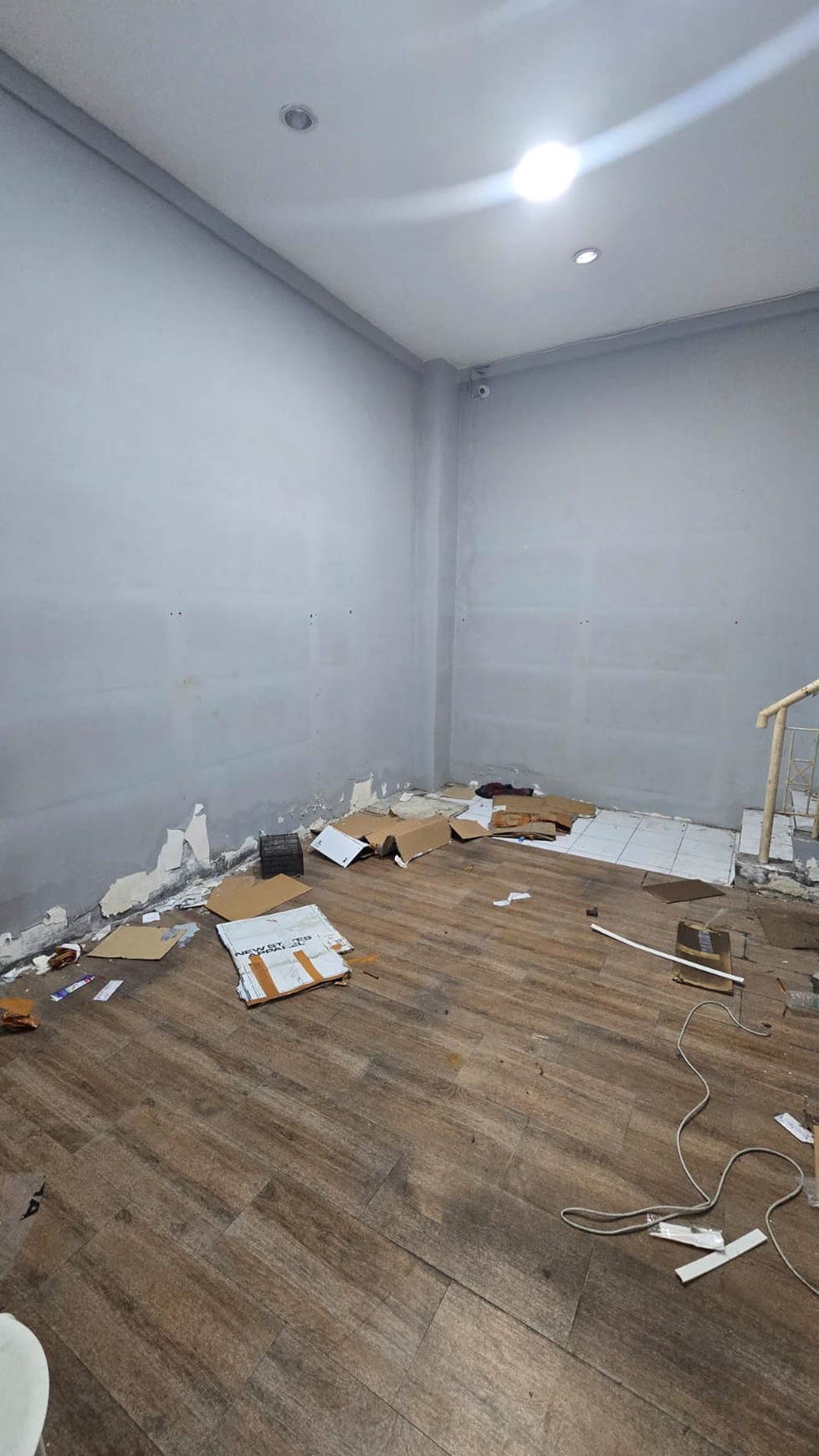 Murah Rp. 3 Milyar-an Dijual Ruko Raya Wiyung -Hadap Nol Jalan Raya Kembar Samping Royal Residence - Parkiran Luas Komersial Area Cocok Buat Segala Usaha, Bank, Kantor, Resto, Salon, Cafe