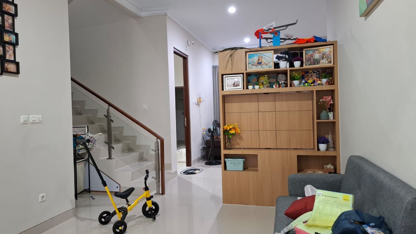 Rumah Mewah Semi Furnish di Perum Vasana Residence Condong Catur Sleman.