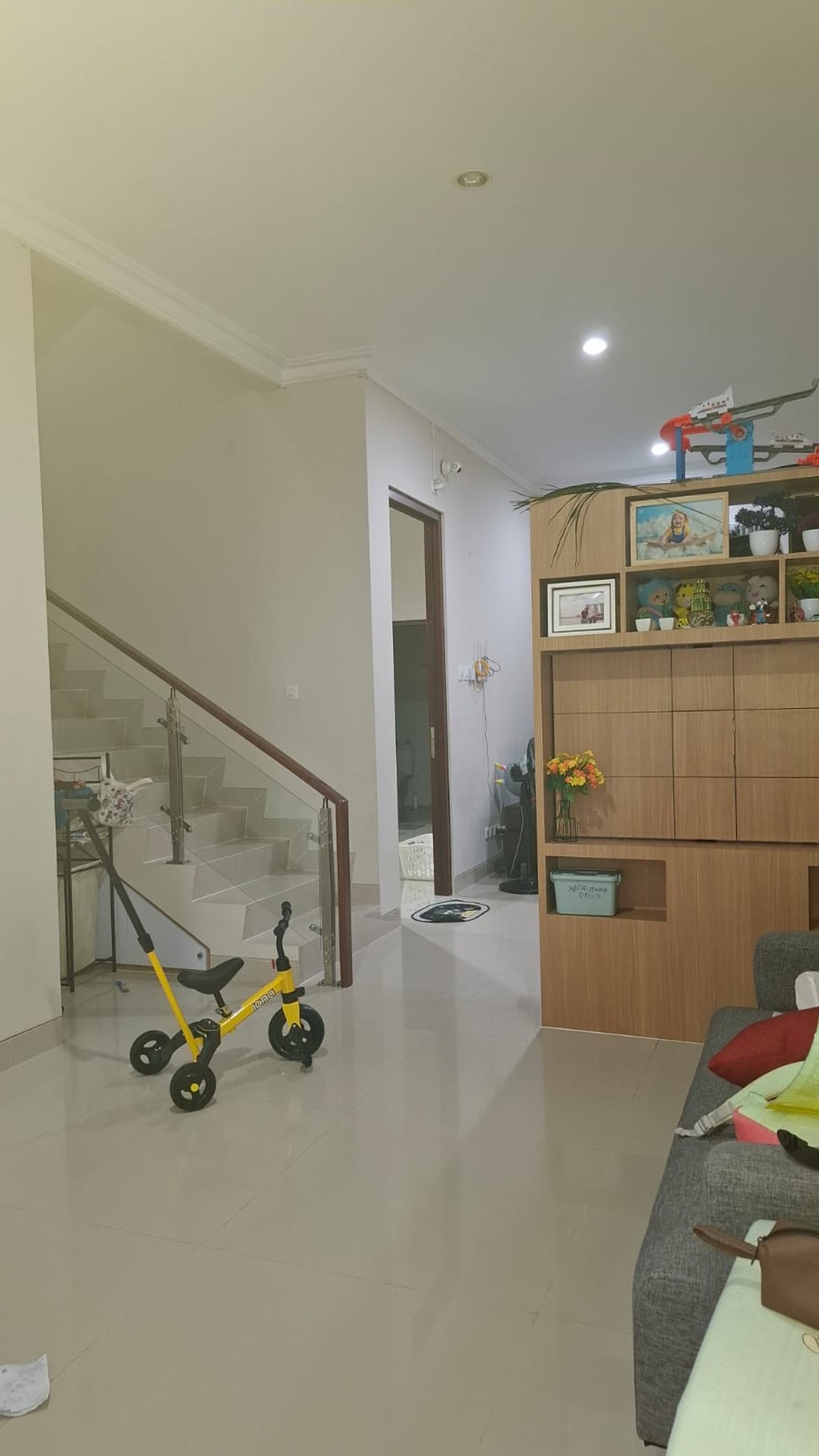 Rumah Mewah Semi Furnish di Perum Vasana Residence Condong Catur Sleman.