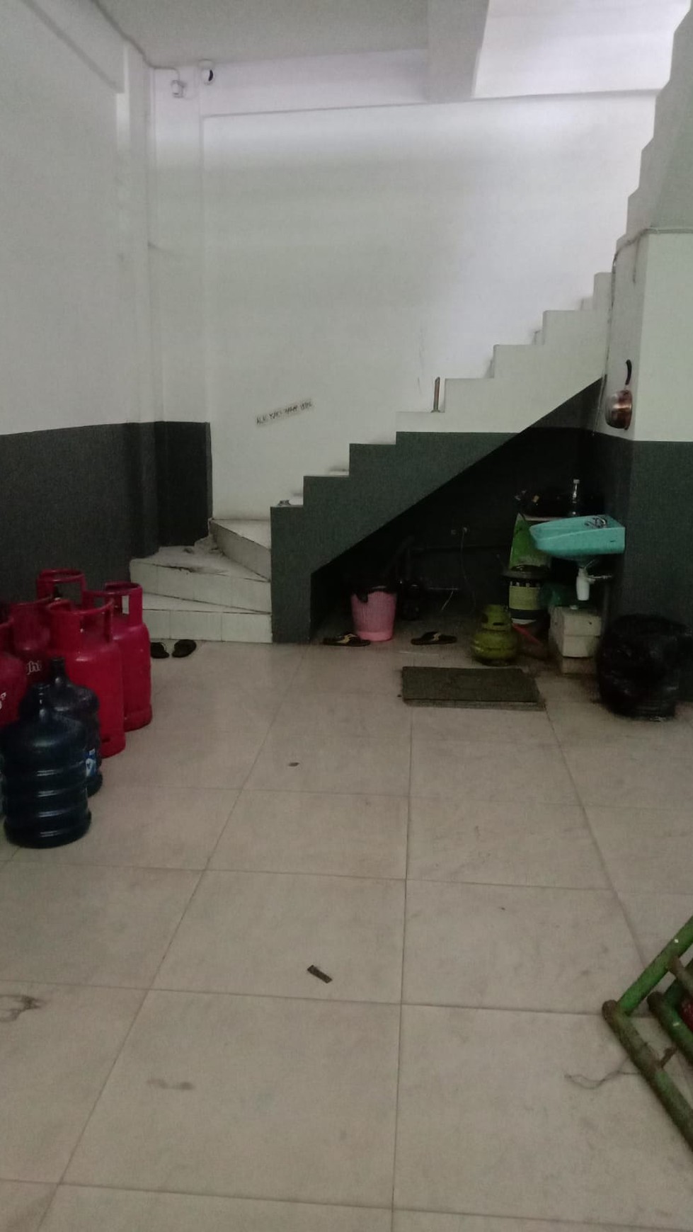 Ruko Dijual di Gubeng Surabaya - 3,5 Lantai, 5x9m, HGB, Harga Nego