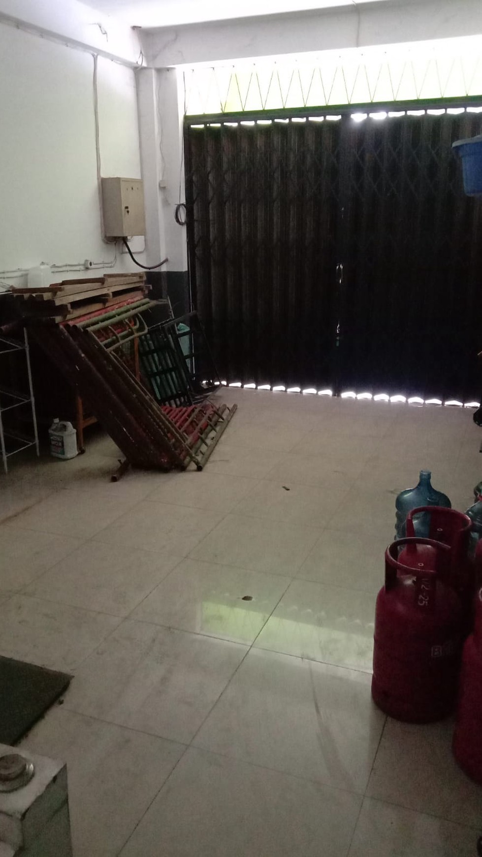 Ruko Dijual di Gubeng Surabaya - 3,5 Lantai, 5x9m, HGB, Harga Nego