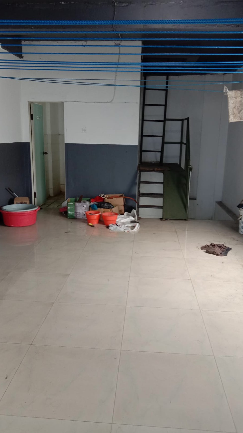 Ruko Dijual di Gubeng Surabaya - 3,5 Lantai, 5x9m, HGB, Harga Nego