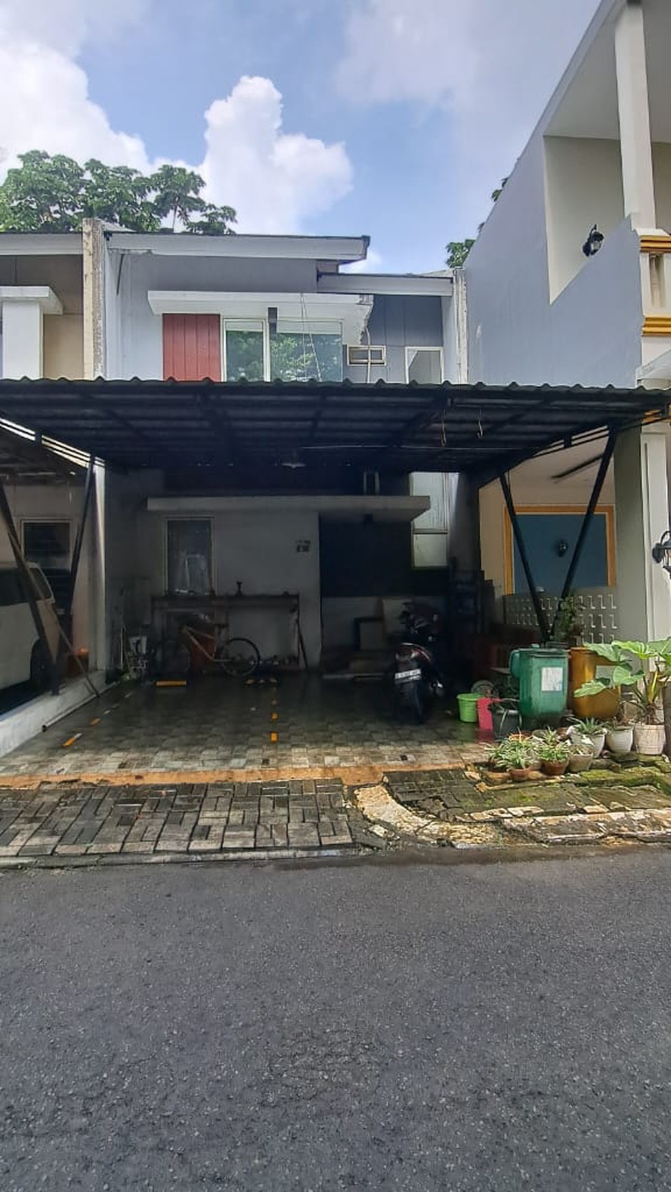 Rumah 2 Lantai Siap Huni dengan Hunian Nyaman dan Asri @Ciputat