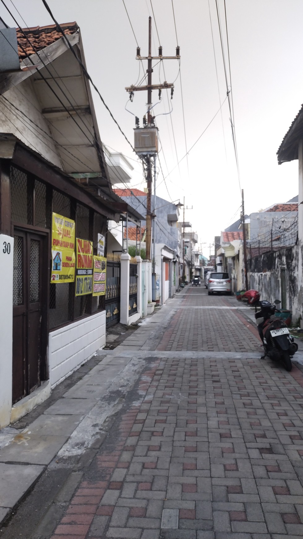 Dijual Cepat Rumah 1,5 Lantai di Donokerto Surabaya - 4 KT, Harga 550 Juta NEGO