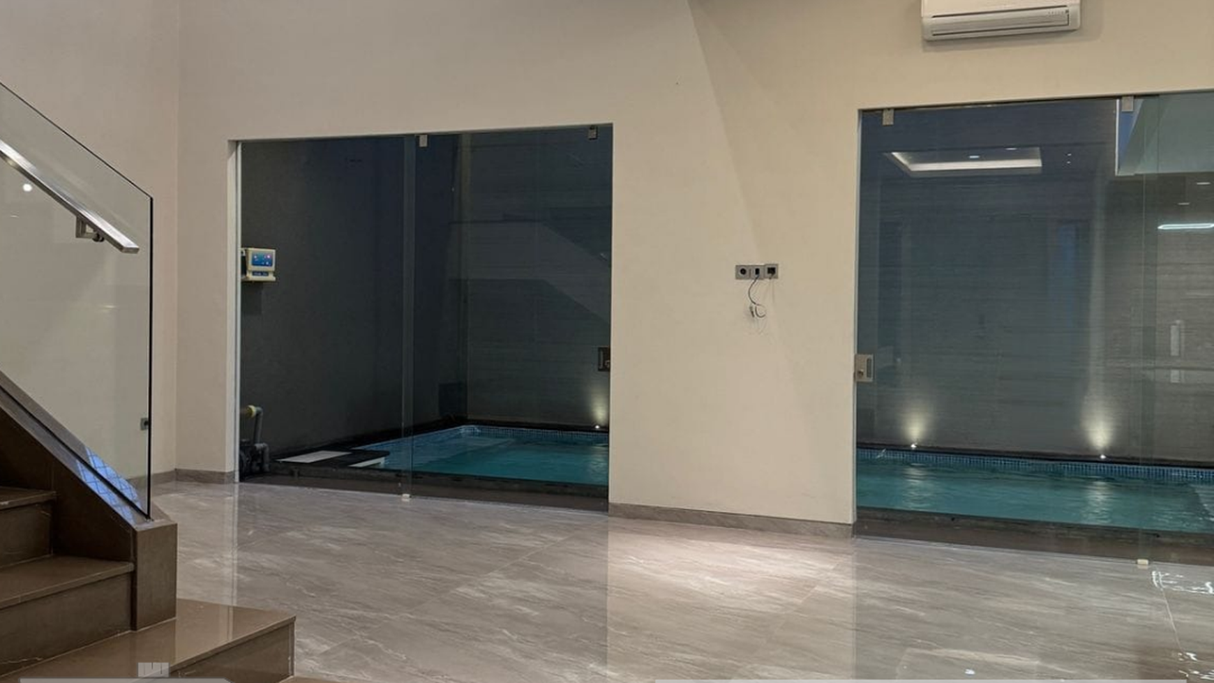 Dijual Rumah Dian Istana Surabaya - Private Swimming Pool 