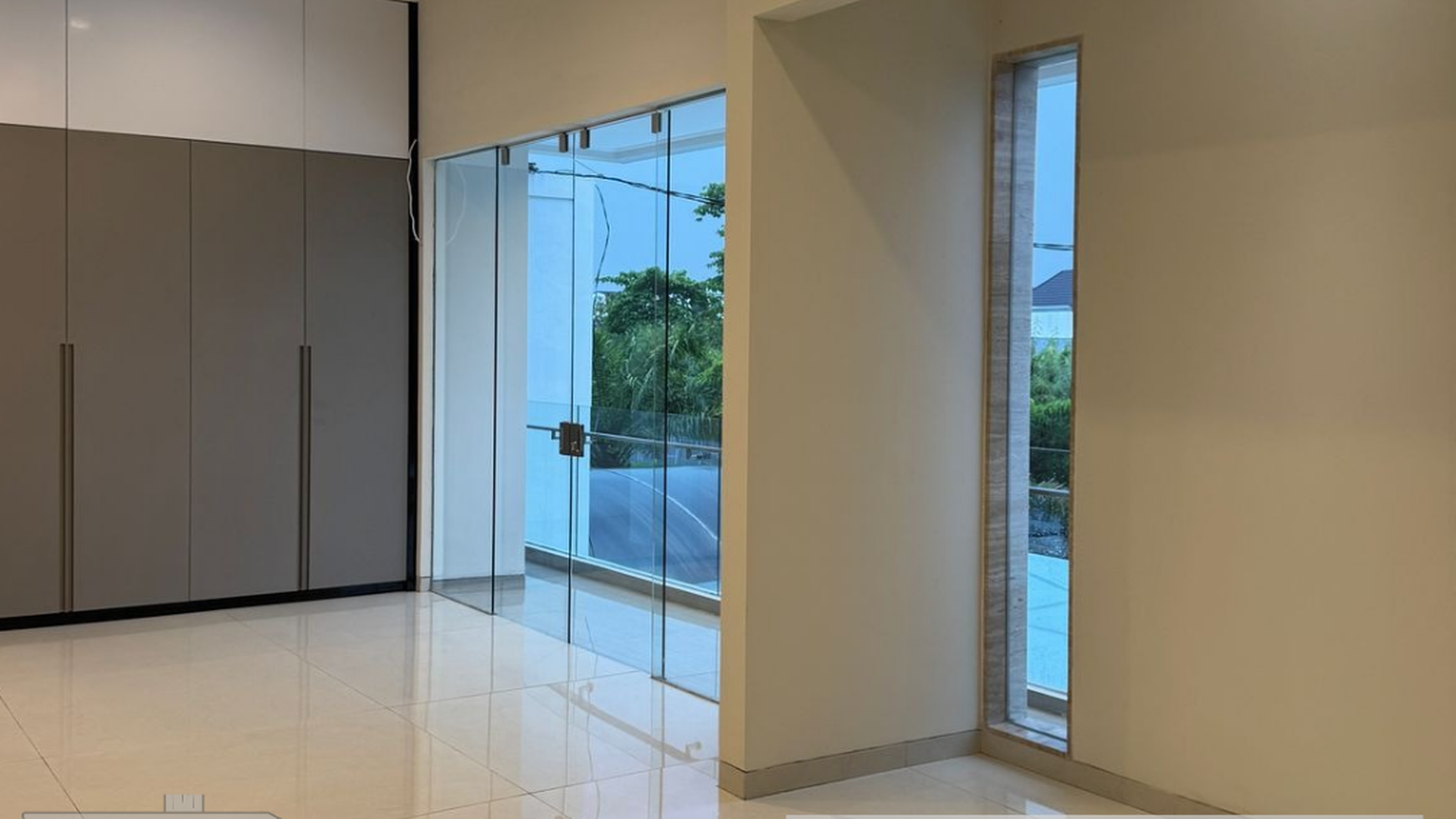 Dijual Rumah Dian Istana Surabaya - Private Swimming Pool 