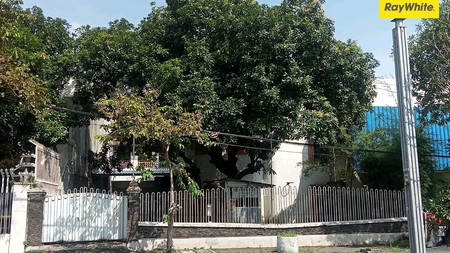 Disewakan Rumah 2 lantai di Jl Kutai Darmo Surabaya