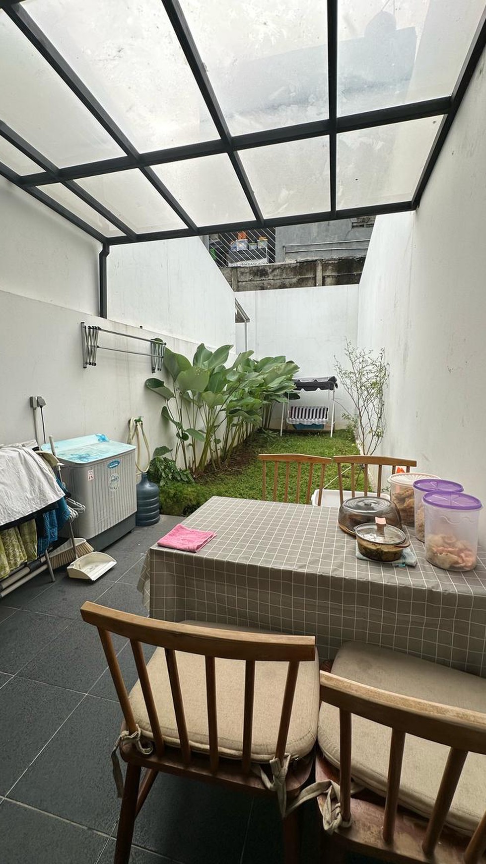 Rumah Brand new, Minimalis siap huni di Ciputat 