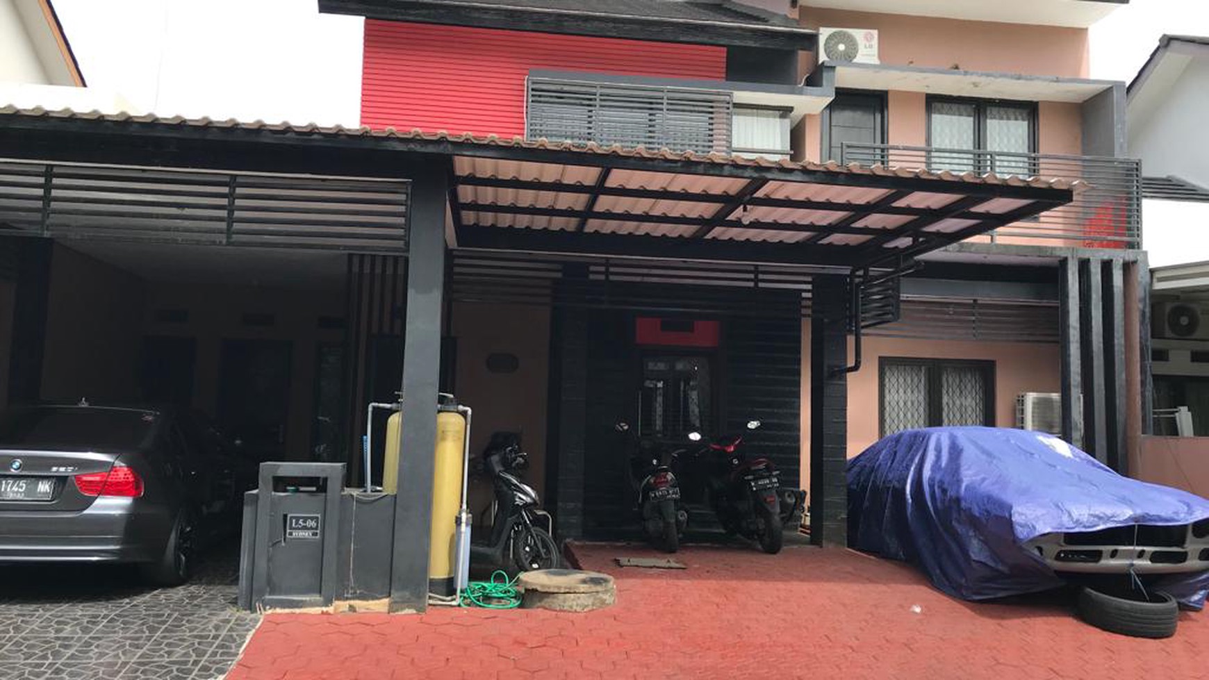Dijual rumah di perumahan Puri Surya Jaya,,,,alamatnya di cluster sydney garden ,,,,