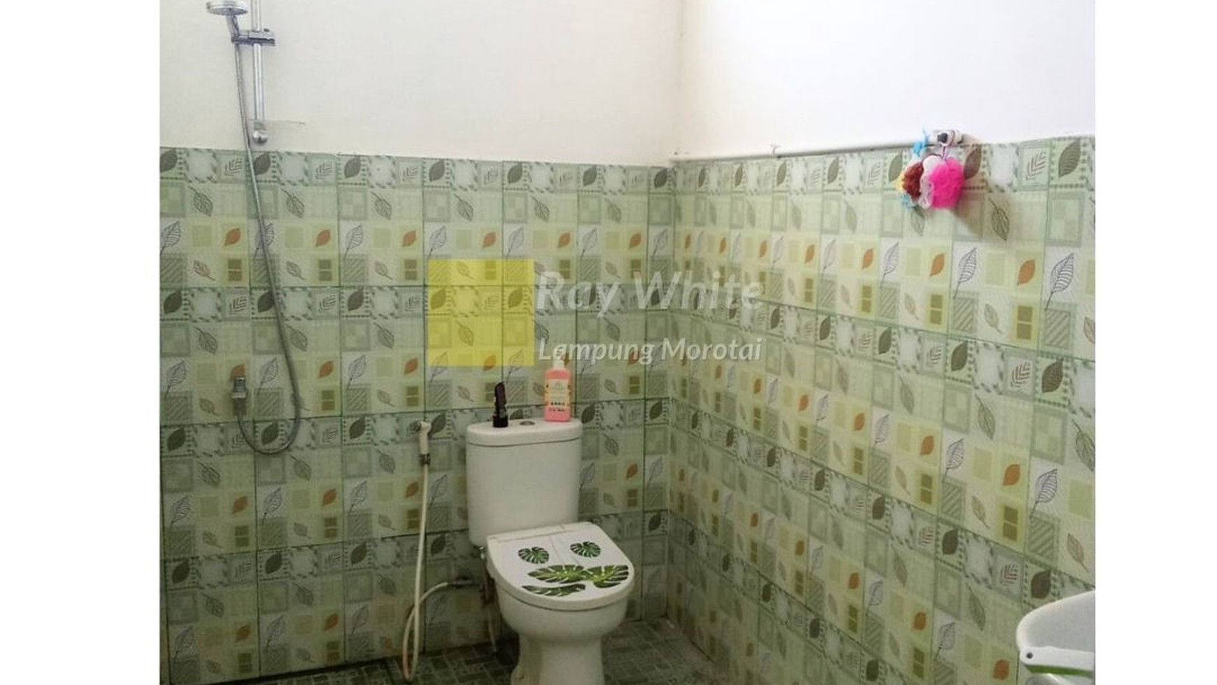 Rumah Lantai 2 Beserta Isi
