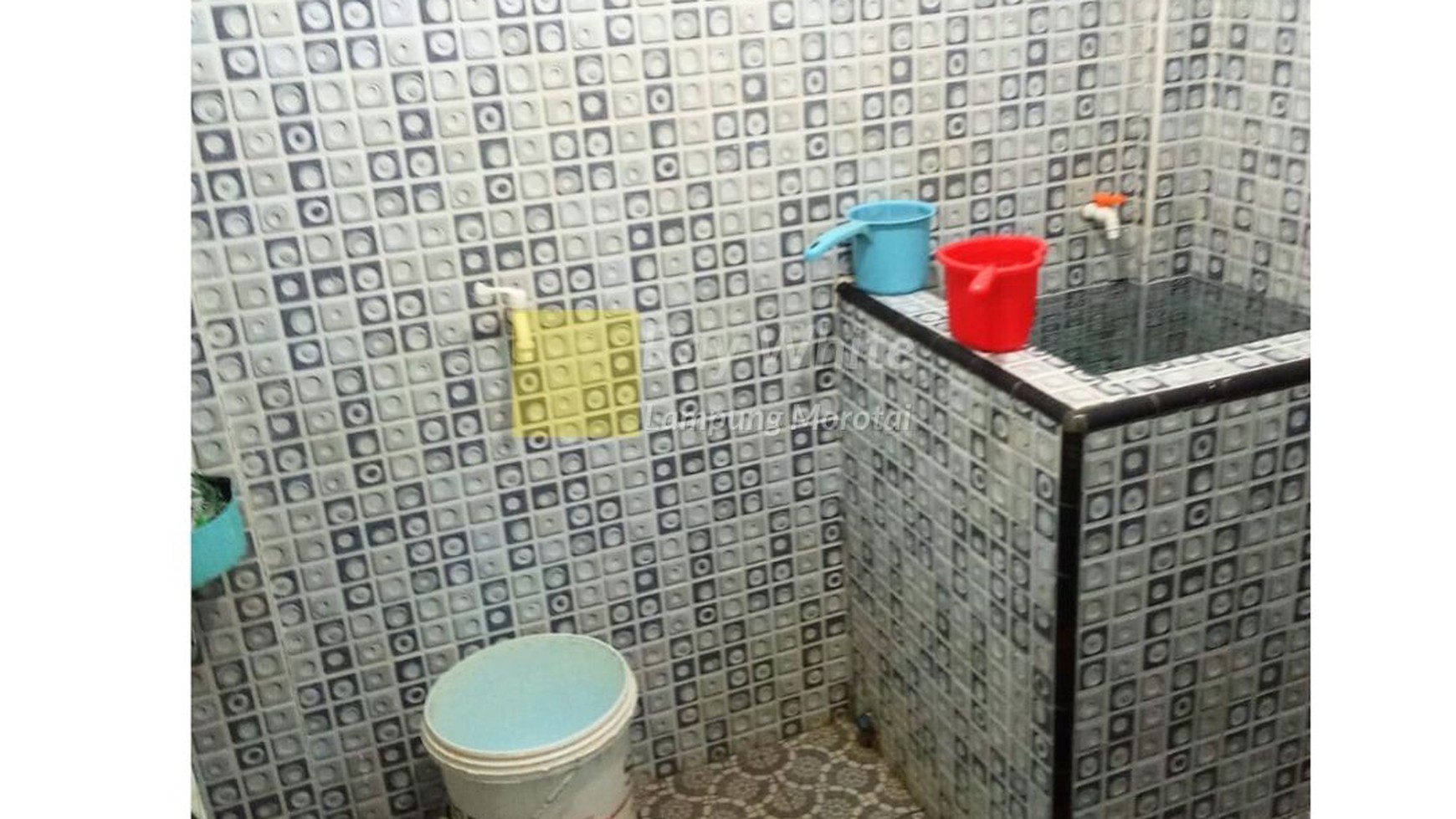 Rumah Lantai 2 Beserta Isi