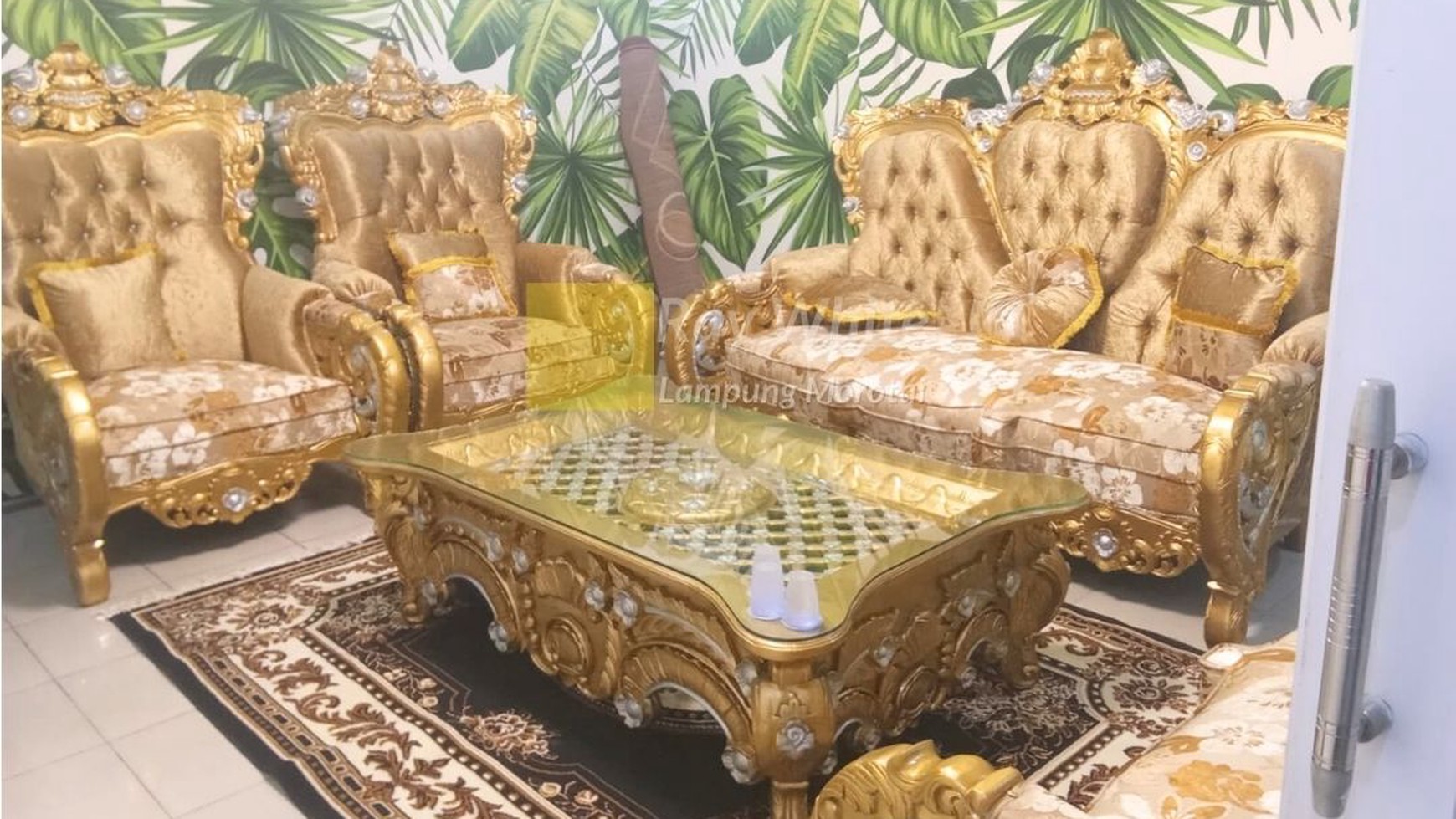 Rumah Lantai 2 Beserta Isi