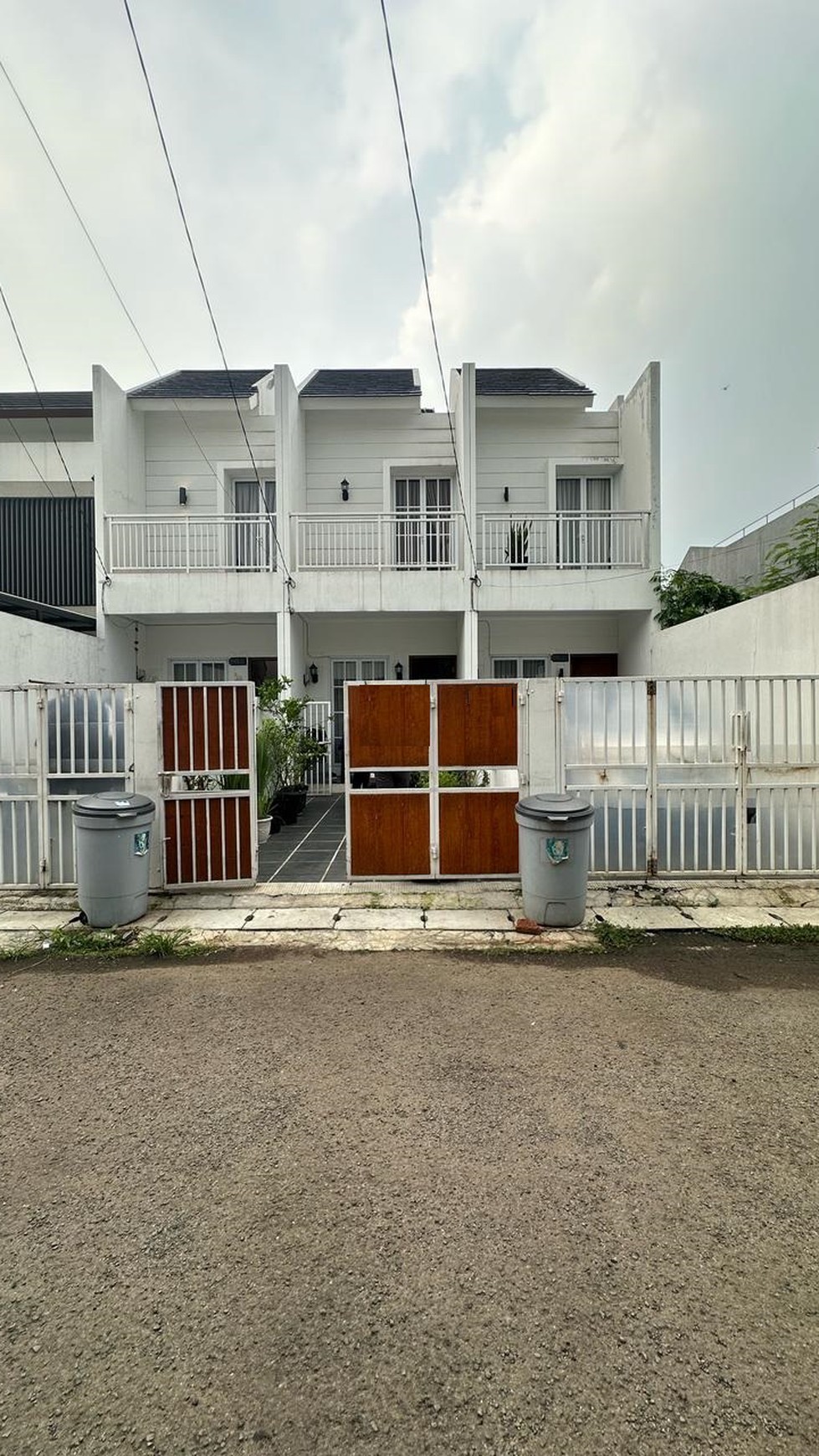 Rumah Brand new, Bebas banjir lokasi strategis di Ciputat