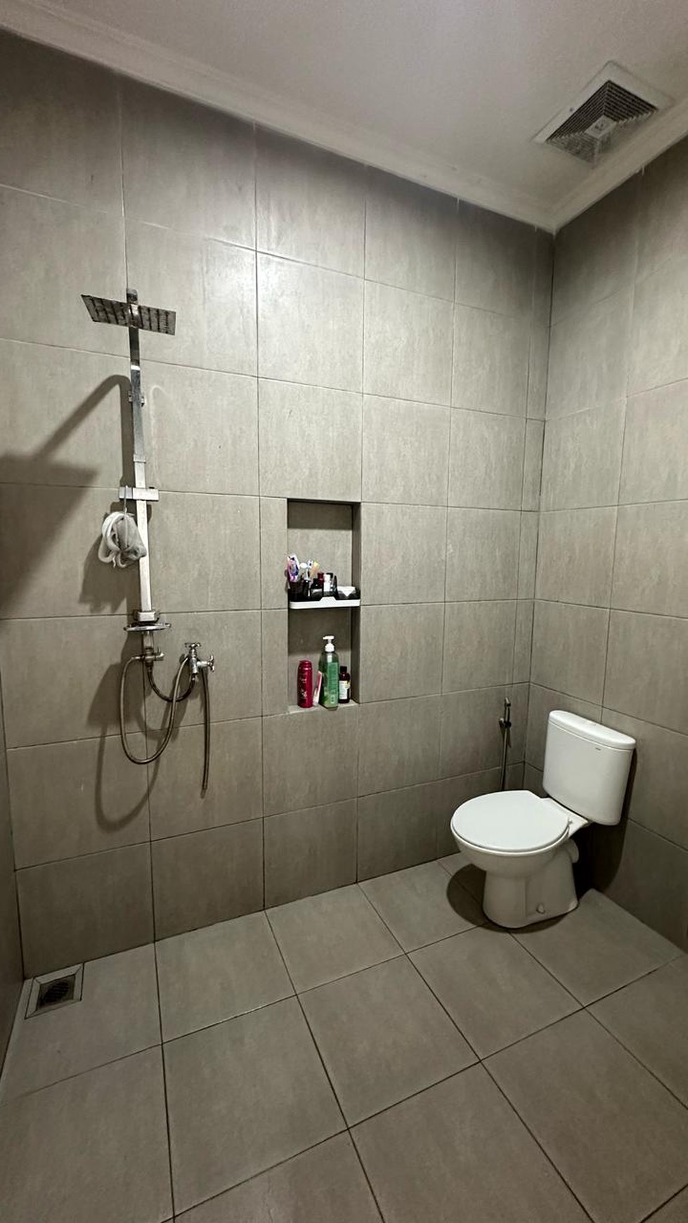 Rumah Brand new, Bebas banjir lokasi strategis di Ciputat