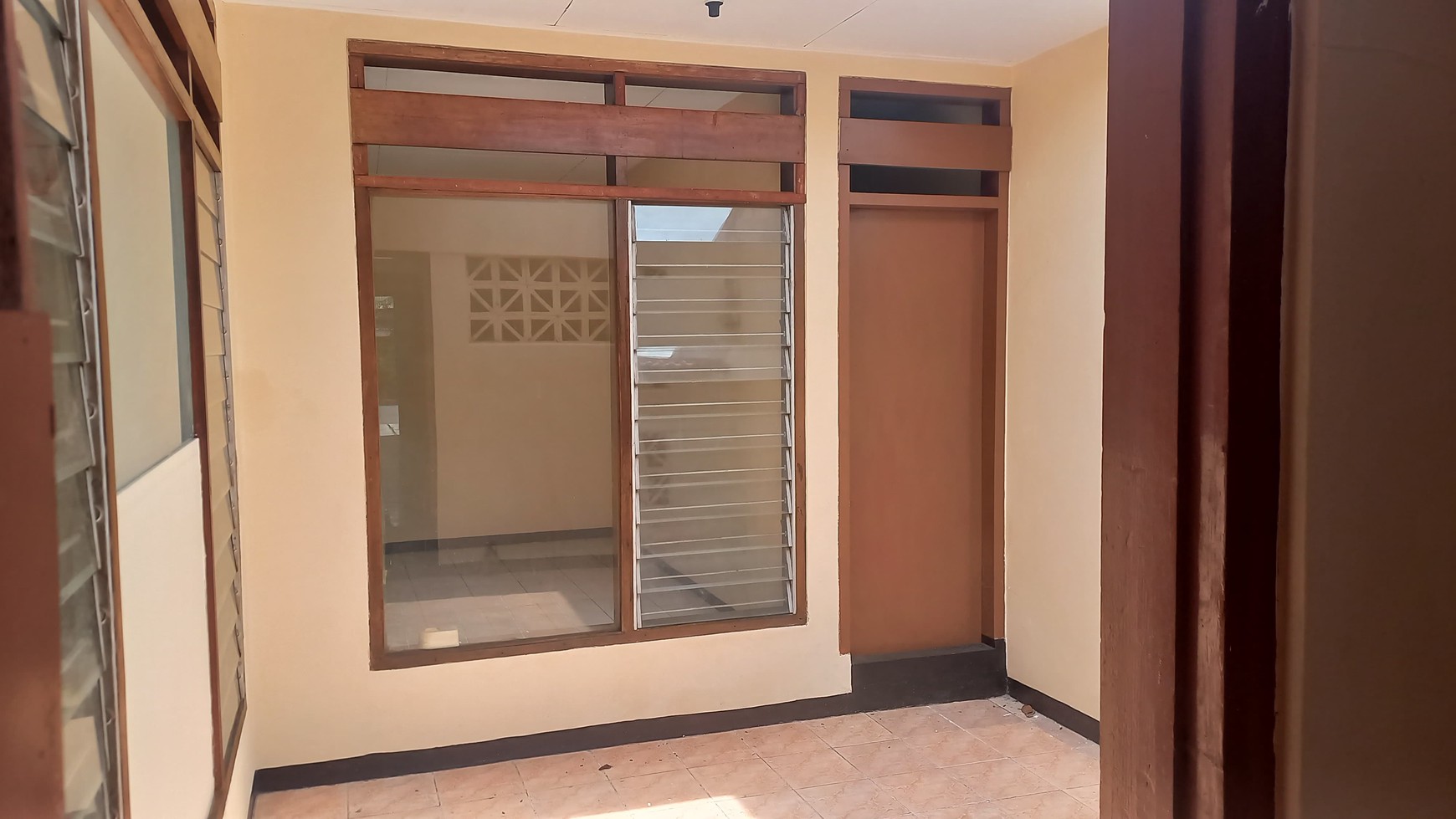 Rumah bisa untuk usaha, jalan utama di Layur Rawamangun Jaktim...