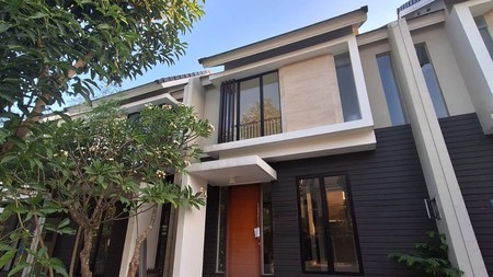 RUMAH 2LT CITRALAND VIEW LAKE ONLY 1M-an SURABAYA