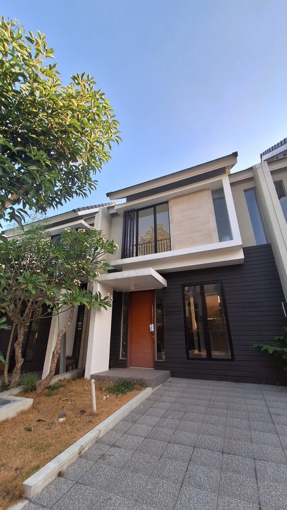 RUMAH 2LT CITRALAND VIEW LAKE ONLY 1M-an SURABAYA