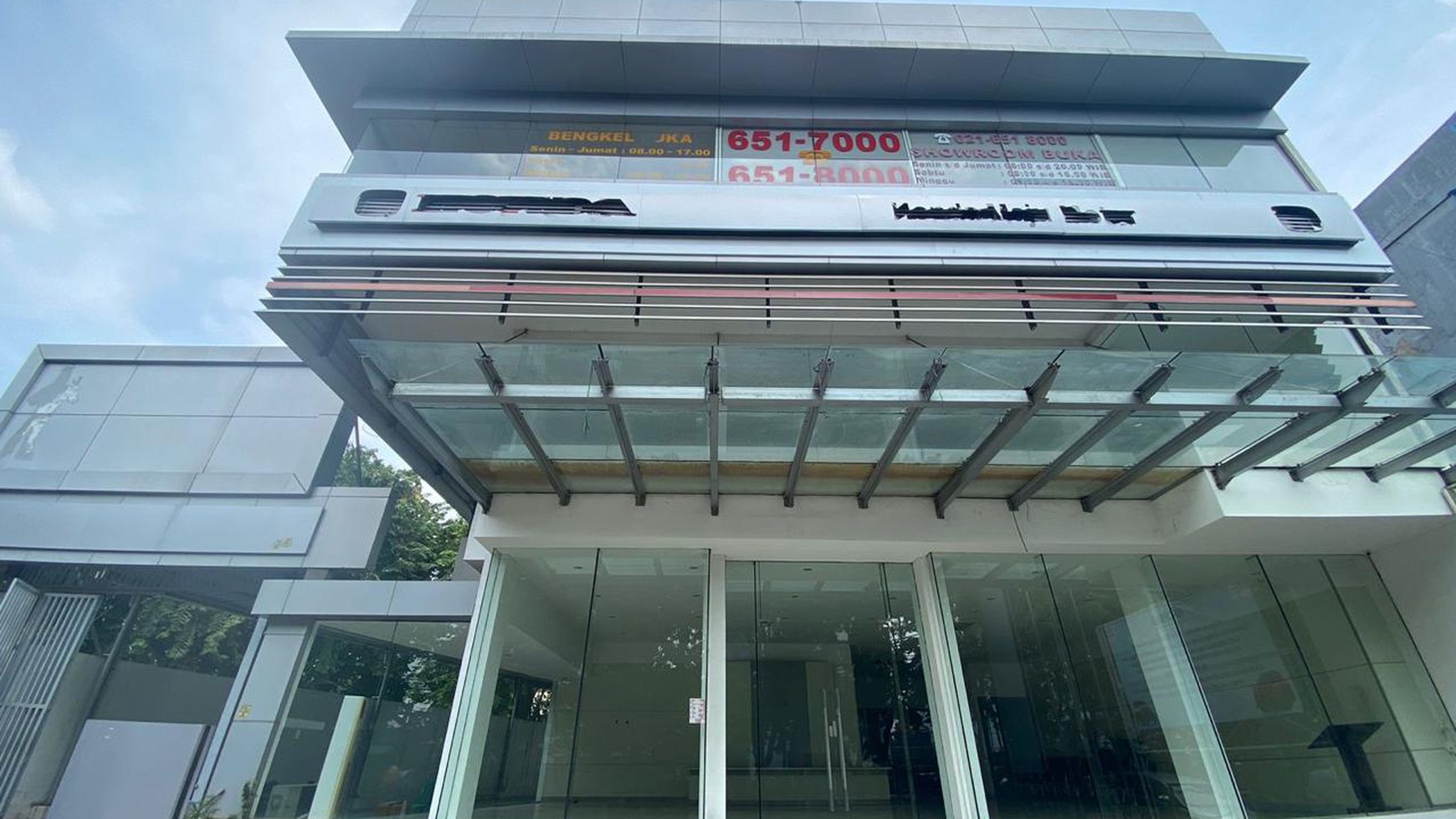 Showroom Lokasi Strategis di Sunter Jakarta Utara