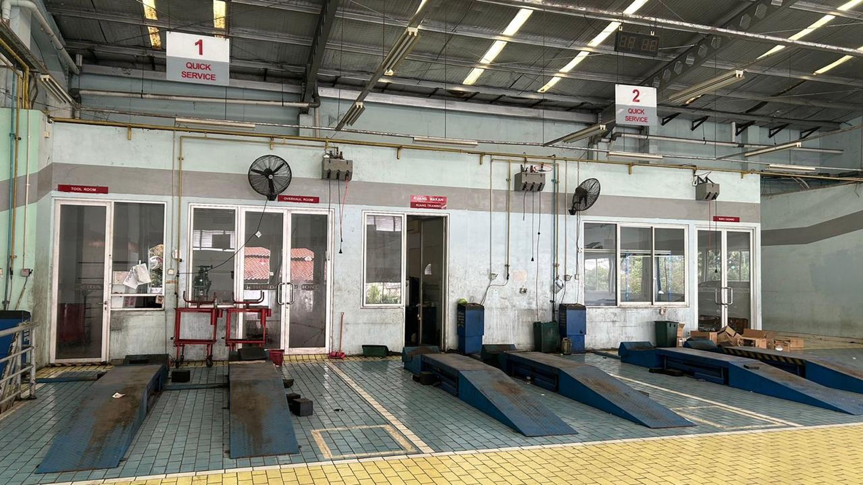 Showroom Lokasi Strategis di Sunter Jakarta Utara