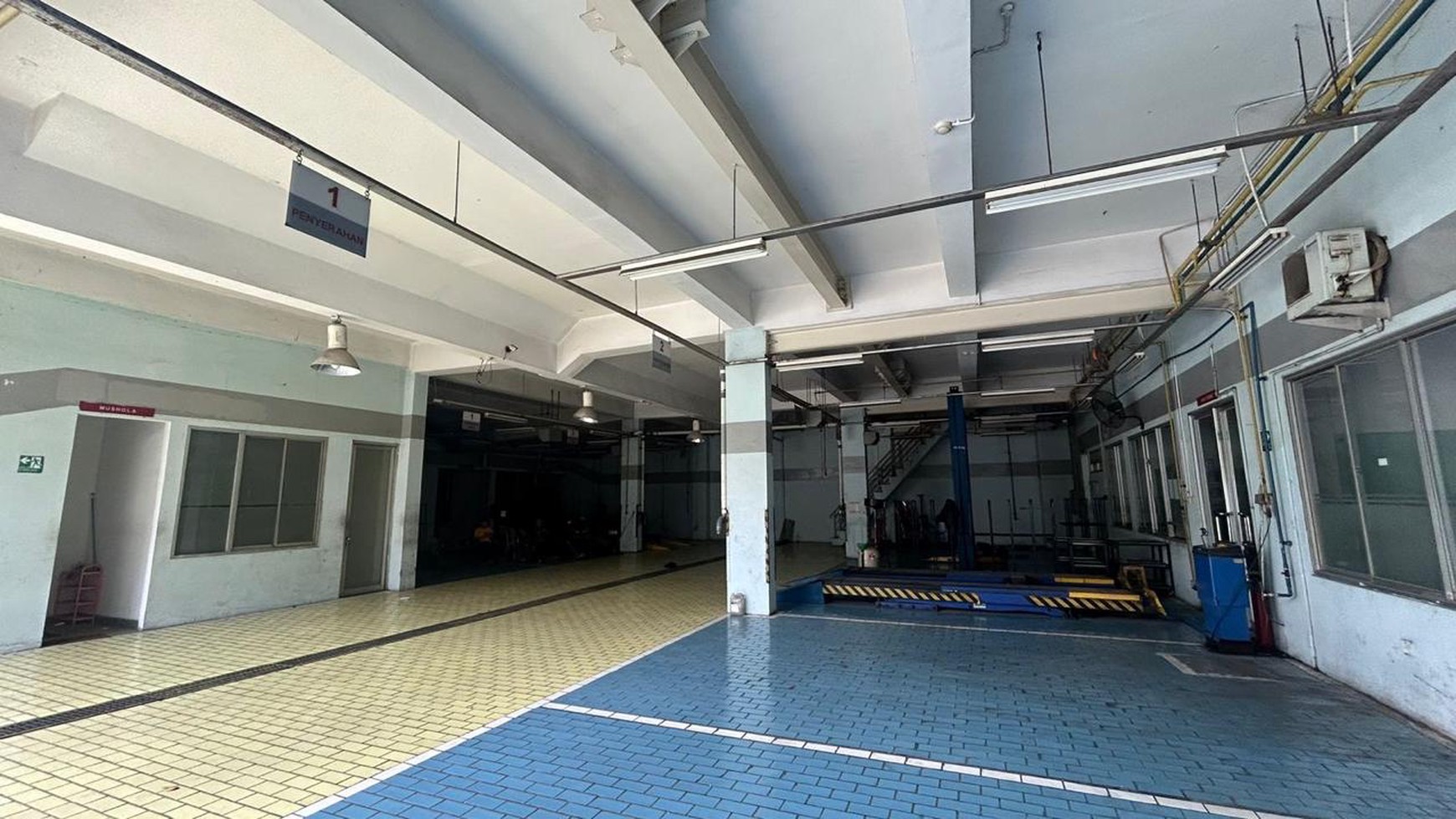Showroom Lokasi Strategis di Sunter Jakarta Utara