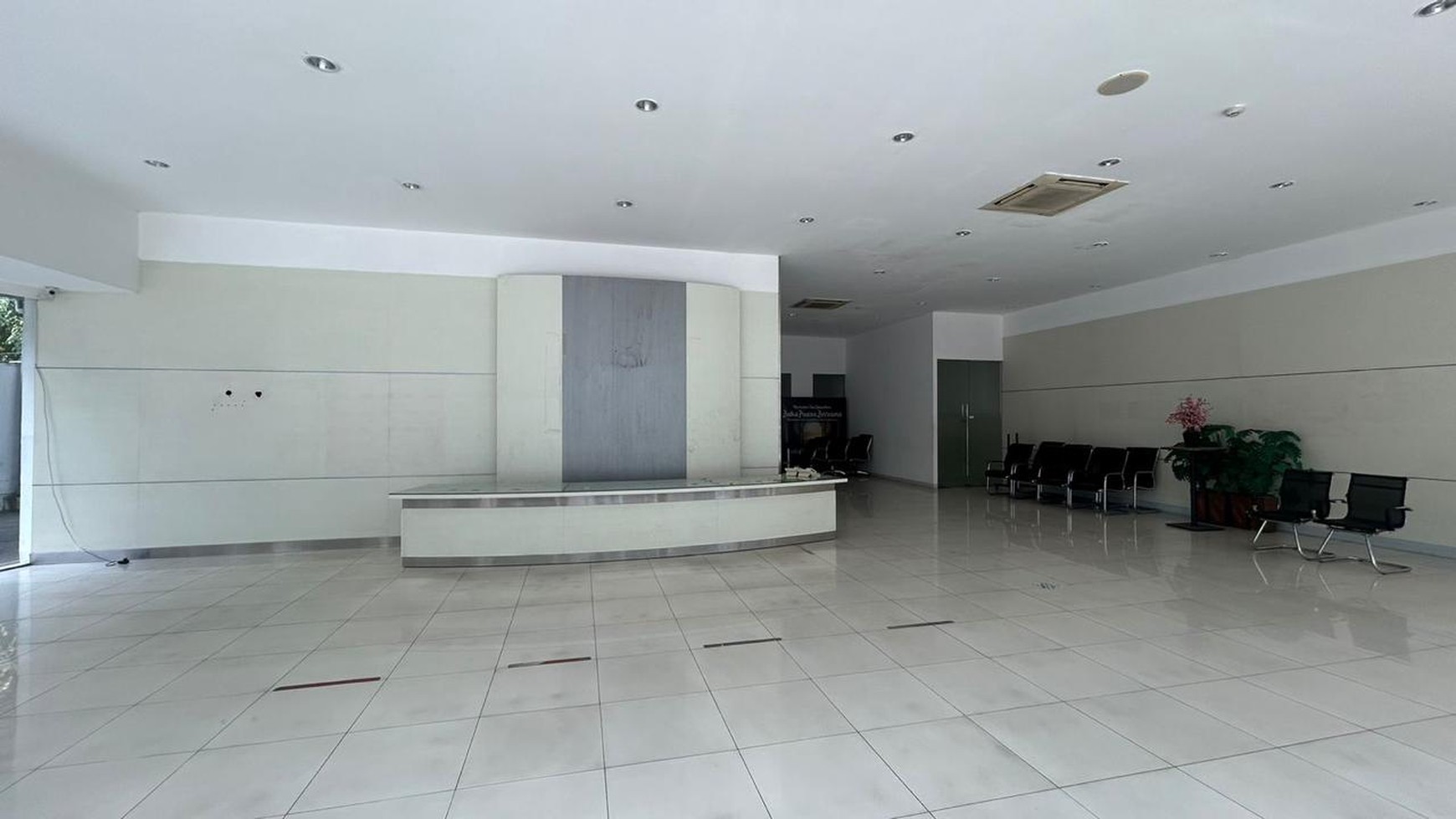 Showroom Lokasi Strategis di Sunter Jakarta Utara