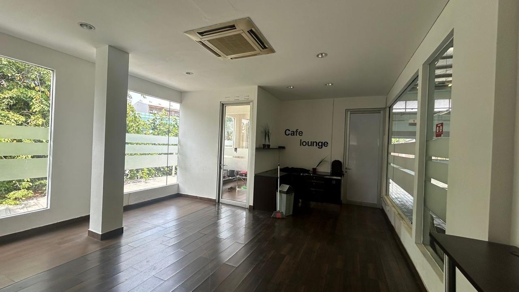 Showroom Lokasi Strategis di Sunter Jakarta Utara