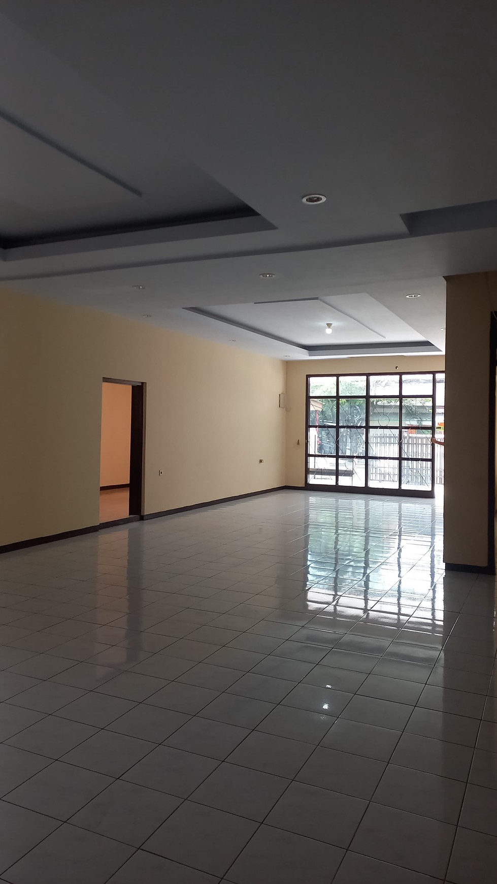 Rmh dg lokasi strategis , deket dg  jl pemuda raya, Rumah bisa untuk usaha , jalan depar lebar , bnyk usaha kuliner , dekat dg sekolah , lokasi di Rawamangun Jaktim... Shm. Bebas banjir