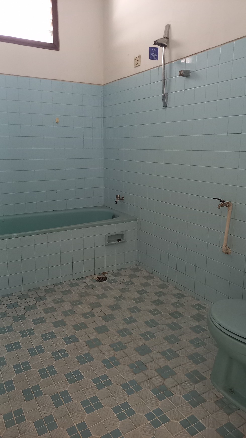 Rmh dg lokasi strategis , deket dg  jl pemuda raya, Rumah bisa untuk usaha , jalan depar lebar , bnyk usaha kuliner , dekat dg sekolah , lokasi di Rawamangun Jaktim... Shm. Bebas banjir