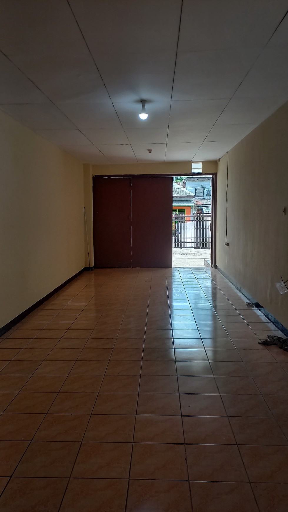 Rmh dg lokasi strategis , deket dg  jl pemuda raya, Rumah bisa untuk usaha , jalan depar lebar , bnyk usaha kuliner , dekat dg sekolah , lokasi di Rawamangun Jaktim... Shm. Bebas banjir