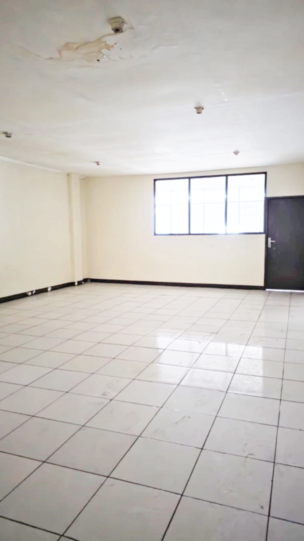 Dijual ruko 2 gandeng strategis di Jalan Raya Serpong dekat tangga penyebrangan sebrang perumahan Less Belles Mainson