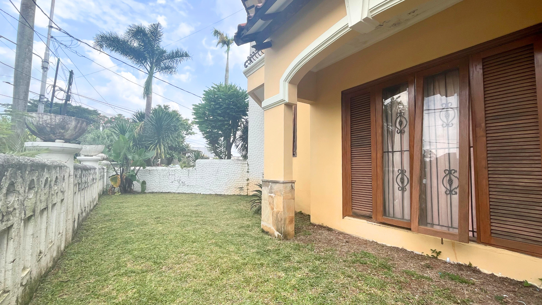 Rumah Luas & Fungsional di  Komplek Nyaman Cinere Berfasilitas Lap Tennis & SwimPool